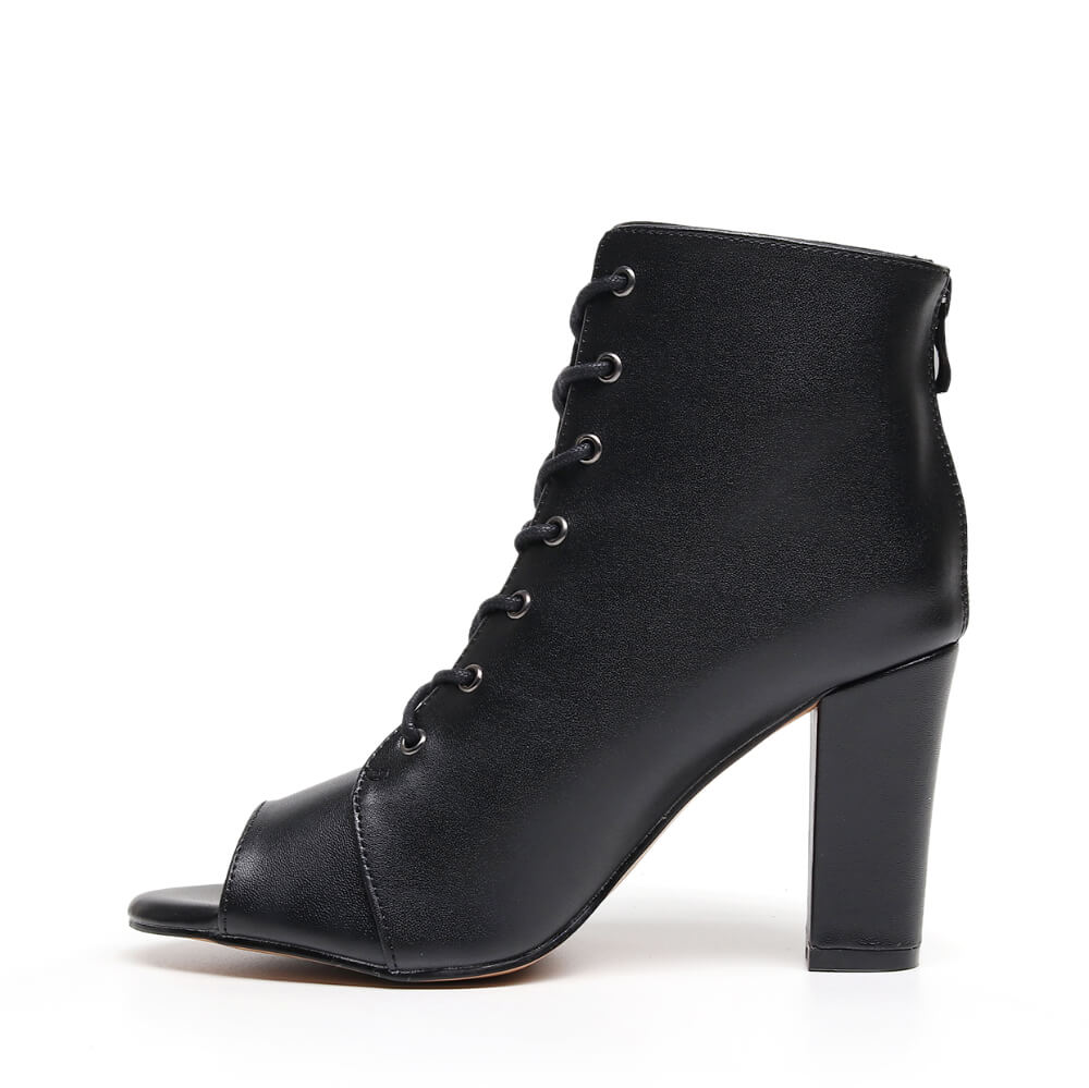 Parker Wide Fit - Black Vegan Leather - Street Sole